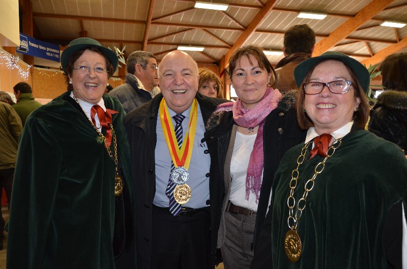 La confrérie à Pelissanne à l'occasion de la fête de la truffe.