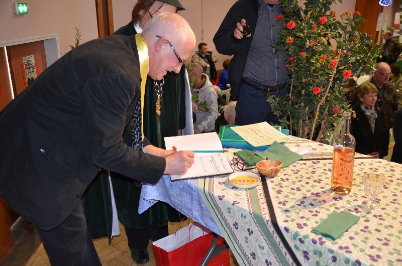 La confrérie à Pelissanne à l'occasion de la fête de la truffe.