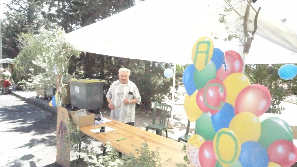 Stand de L'Acopa pour une journée en Famille à la Fare Les Oliviers