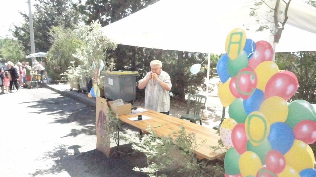 Stand de L'Acopa pour une journe en Famille  la Fare Les Oliviers